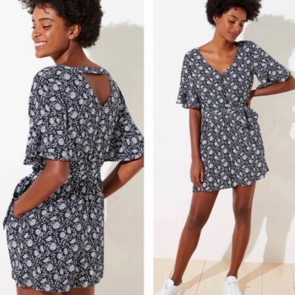 LOFT SIZE SMALL NAVY BLUE FLORAL PATTERNED ROMPER